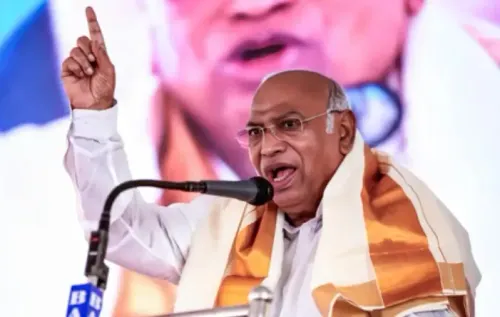 कांग्रेस प्रमुख खड़गे के 'अनपढ़ गुजराती' बयान पर भाजपा का तीखा जवाब