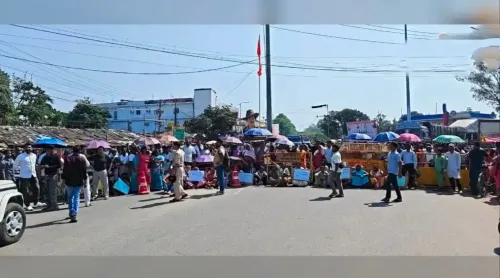 खूंटी में फादर बेनेदिक्त बारला पर जानलेवा हमला, भगत सिंह चौक पर 6 घंटे से जाम