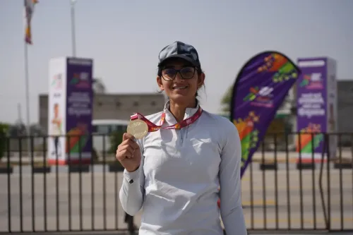 How did KIUG 2025 witness Meenakshi's first gold while Jain University dominated swimming events?