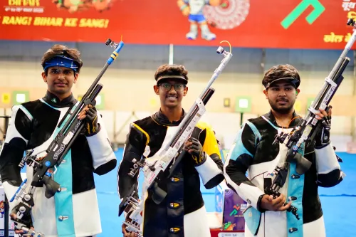 How did Lifters Harsabardhan Sahu and Asmita Dhone Set National Youth Records at KIYG 2025?