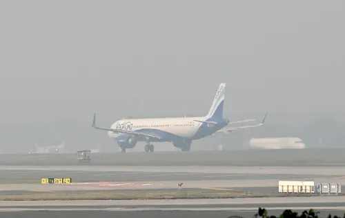 क्या कोहरे के कारण आईजीआई एयरपोर्ट पर 128 उड़ानें रद्द हुईं?