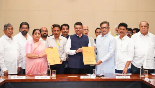 कोल्हापुर को मिलेगा 35,000 दर्शक क्षमता वाला अंतरराष्ट्रीय क्रिकेट स्टेडियम, CM फडणवीस की मौजूदगी में MOU साइन