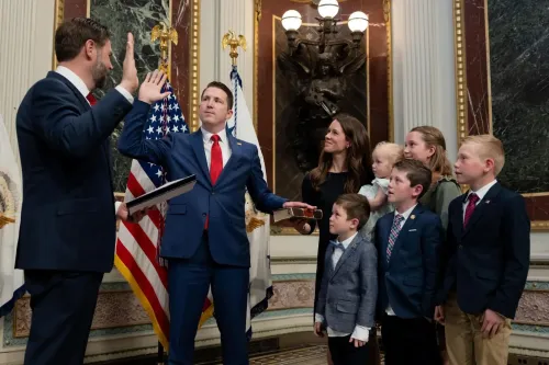 कोलिन मैकडॉनल्ड बने अमेरिका के सहायक अटॉर्नी जनरल, जेडी वेंस ने दिलाई शपथ