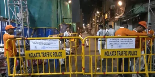 कोलकाता भगदड़: चोरबागान पंडाल में 19 की मौत, परिजनों ने पूजा कमेटी पर लगाया लापरवाही का आरोप