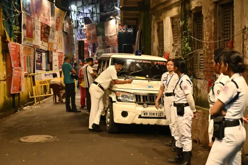 कोलकाता दुर्गा पूजा भगदड़: 19 की मौत, पुलिस ने आयोजकों समेत 7 गिरफ्तार; SIT जाँच का ऐलान