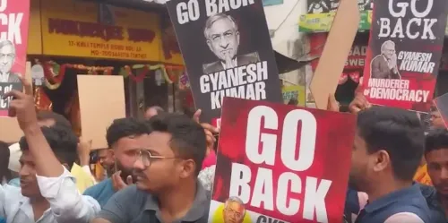 मुख्य चुनाव आयुक्त ज्ञानेश कुमार को कोलकाता में मंदिर के बाहर काले झंडों का सामना