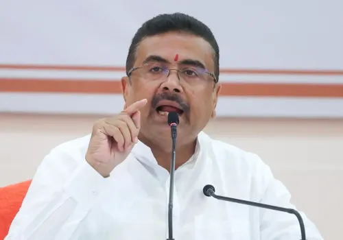 कोलकाता दुर्गा पूजा पंडाल भगदड़: 17 की मौत, 25 घायल; CM सुवेंदु अधिकारी ने की आपात बैठक