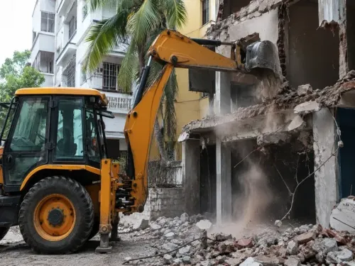 Kolkata: KMC demolishes TMC leader Raju Naskar's building in Beleghata