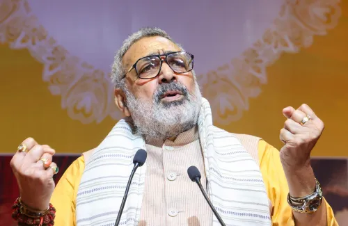 क्या कांग्रेस और तेजस्वी यादव झूठ का सहारा ले रहे हैं? एनडीए कर रही विकास: गिरिराज सिंह