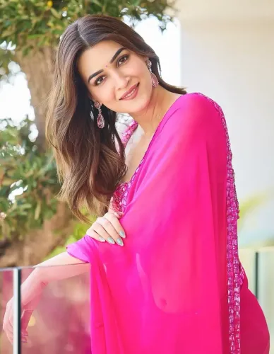 Kriti Sanon Celebrates Live Performance of ‘Kya Hua Tera Vaada’ with Alleged Partner Kabir Bahia