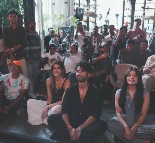 Kriti Sanon, Shahid Kapoor, Rashmika share 'Cocktail 2' trailer moment