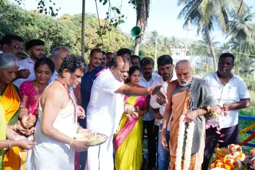 Karnataka Government's Leniency Toward Microfinance Firms Criticized by Kumaraswamy
