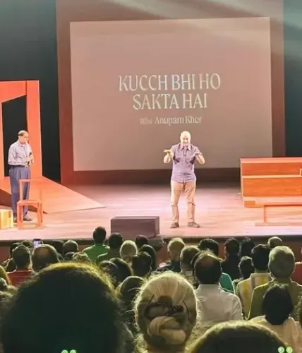 'कुछ भी हो सकता है' के मंच पर अनुपम खेर का 'जादू', दर्शकों ने खड़े होकर बजाईं तालियां