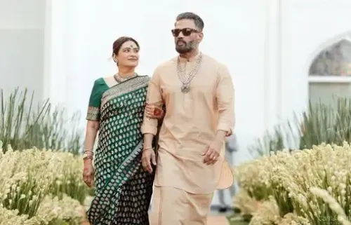 बहन के जन्मदिन पर भावुक हुए सुनील शेट्टी, लिखा — 'कुछ रिश्ते खुद जिंदगी संभाल लेते हैं'