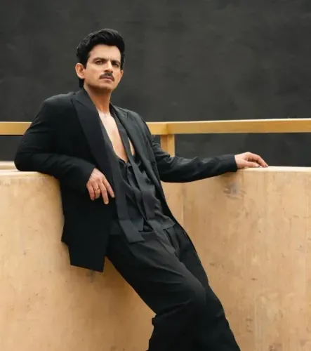 कुमुद मिश्रा की वजह से 'सतरंगी' में आए अंशुमन पुष्कर, बोले- 'उनके साथ सेट पर काम करना पाठशाला है'