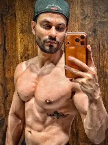 Is Kunal Kemmu All About Vibes on ‘Ramba Ho’ from ‘Dhurandhar’?