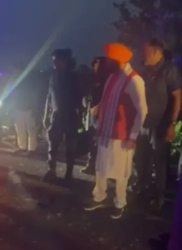 कुरुक्षेत्र: CM नायब सिंह सैनी ने लाडवा-बाबैन मार्ग पर घायल दो युवकों को एंबुलेंस से पहुंचाया अस्पताल
