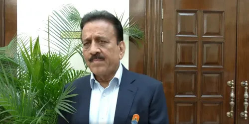 गिरीश महाजन का संजय राउत पर तीखा पलटवार: 'क्या भारत में नेपाल-बांग्लादेश जैसे हालात चाहते हैं?'