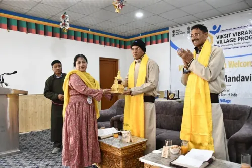 मनसुख मांडविया लद्दाख के फोब्रंग पहुंचे, युवाओं से बोले — विकसित भारत 2047 के सबसे बड़े भागीदार बनें