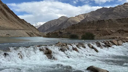 सिंधु नदी पर देश का पहला रॉक चेक डैम: लद्दाख के उपशी में उपराज्यपाल वीके सक्सेना ने किया उद्घाटन