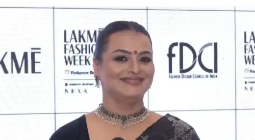 लैक्मे फैशन वीक 2026: शिल्पा शिरोडकर बनीं संजुक्ता दत्ता की शोस्टॉपर, हस्तनिर्मित साड़ी में बिखेरा जलवा