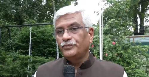 स्वतंत्रता दिवस समारोह से राहुल गांधी और खड़गे की अनुपस्थिति पर शेखावत बोले — 'लोकतांत्रिक परंपराओं में आस्था ज़रूरी'