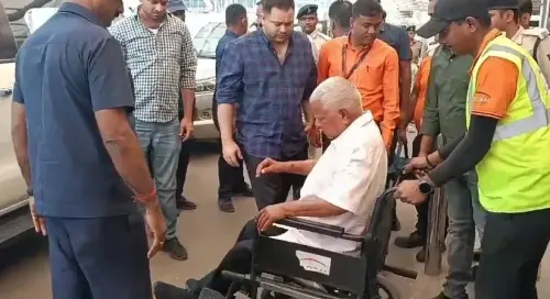 Lalu Prasad and Tejashwi Yadav Join AIMPLB's Protest Against Waqf Bill in Patna, Vow to Fight
