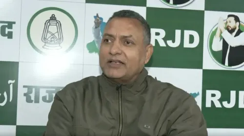 क्या 'लैंड फॉर जॉब' स्कैम में लालू के खिलाफ आरोप तय करना सत्ता का दुरुपयोग है?