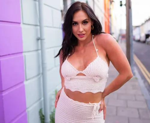 How Did Lauren Gottlieb Transform Feelings of Being an Outsider?