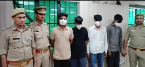 नोएडा में लिफ्ट देकर लूट करने वाले गिरोह के चार सदस्य गिरफ्तार, मोबाइल अनलॉक कर उड़ाते थे बैंक खाते का पैसा