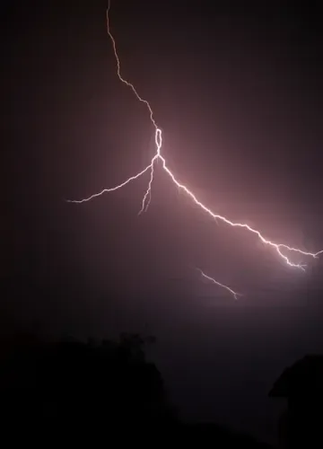How Did Lightning Strikes Lead to Six Fatalities in MP?