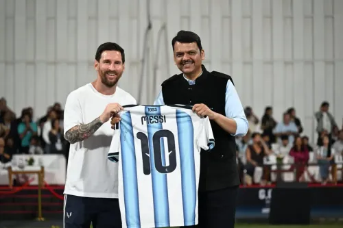 क्या लियोनेल मेसी के साथ सीएम फडणवीस ने 'प्रोजेक्ट महादेव' का शुभारंभ किया?