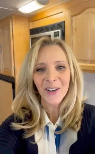 How Lisa Kudrow's 'Friends' Provided Comfort After 9/11