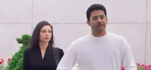 Is Lisa Ray Celebrating 25 Years of ‘Kasoor’?