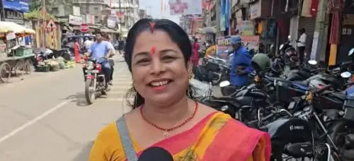 Why are locals and shopkeepers in Hazaribagh expressing gratitude to PM Modi?