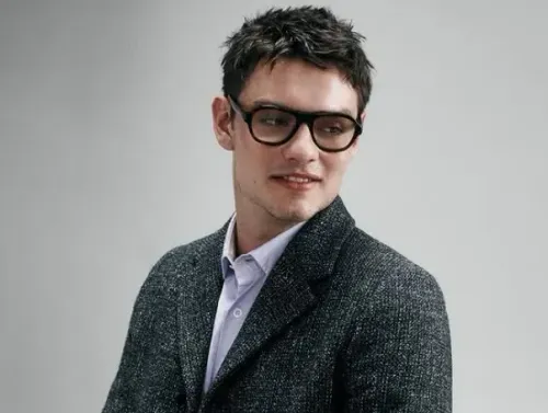 Louis Partridge on fame, social media noise, and the James Bond buzz