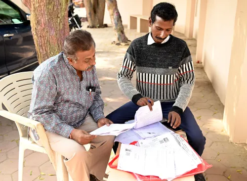 क्या लखनऊ के जिला निर्वाचन अधिकारी विशाख जी. ने बीएलओ को महत्वपूर्ण दिशा-निर्देश दिए?