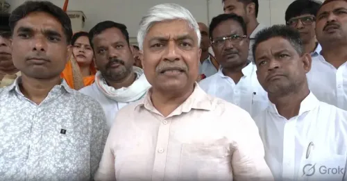 लखनऊ विश्वविद्यालय फीस वृद्धि: राजेंद्र पाल गौतम ने छात्रों का साथ दिया, योगी सरकार पर लगाए गंभीर आरोप