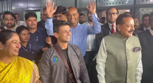 How Did Delhi Residents Welcome Astronaut Shubhanshu Shukla?