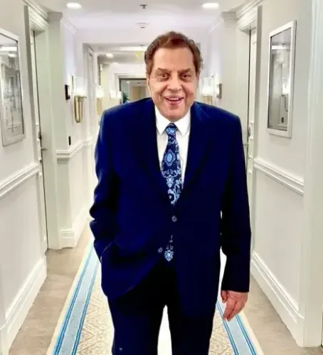 How Did Madhuri Dixit, Anushka Sharma & Other Bollywood Actresses Honor the Late Dharmendra?