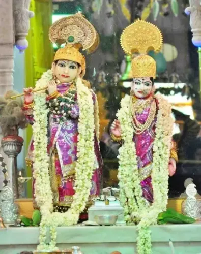 ग्वालियर का 'गोपाल मंदिर', जहां राधा कृष्ण पहनते हैं करोड़ों के आभूषण, 24 घंटे भव्य रूप में युगल जोड़ी देती है दर्शन