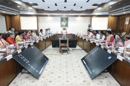 क्या मध्य प्रदेश की बिजली कंपनियों में 51 हजार नियुक्तियां होंगी, 1 हजार को मिले नियुक्ति पत्र?