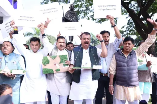 क्या मध्य प्रदेश विधानसभा में कांग्रेस का हंगामा हुआ, 'चिड़िया चुग गई खेत' लेकर प्रदर्शन?
