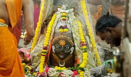 महाअष्टमी पर उज्जैन में बाबा महाकाल का देवी स्वरूप शृंगार, चांदी-स्वर्ण आभूषणों से भव्य दर्शन