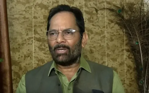 क्या महागठबंधन फटी हुई छतरी है, सहारे से जो उड़ेगा वो गिरेगा? - मुख्तार अब्बास नकवी