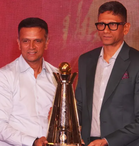 राहुल द्रविड़ ने बेंगलुरु में महाराजा ट्रॉफी केएससीए टी20 सीजन 5 की ट्रॉफी का अनावरण किया