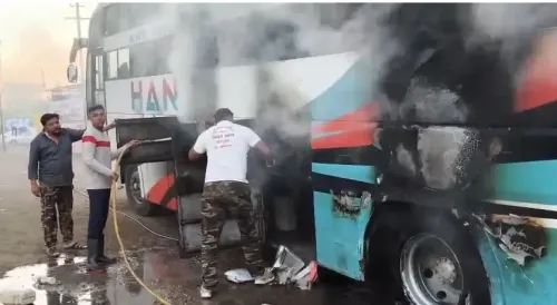 बुलढाणा में चलती बस में आग लगने से 30 यात्री सुरक्षित, बड़ा हादसा टला