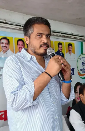 आदिवासी छात्रों की भूख हड़ताल: रोहित पवार ने राहुल गांधी का जताया आभार, बड़े जनआंदोलन की चेतावनी