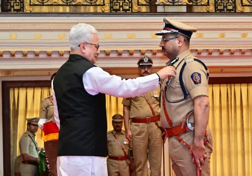 महाराष्ट्र: राज्यपाल जिष्णु देव वर्मा ने 103 पुलिस अधिकारियों-कर्मियों को पुलिस पदक से नवाज़ा