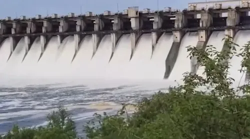 उजनी बांध से भीमा नदी में डिस्चार्ज घटाकर 1 लाख क्यूसेक, पंढरपुर-मालशिरस में अलर्ट